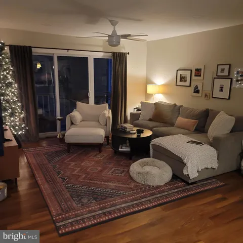 30 Holly Court, Trenton, NJ MLS: NJME2070672