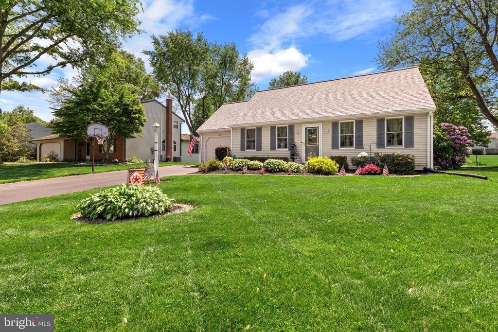 Photo of 925 Indian Springs Drive, LANCASTER, PA 17601 (MLS # PALA2087714)