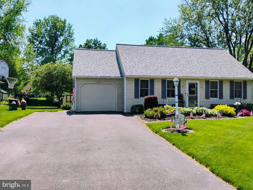 Photo of 925 Indian Springs Drive, LANCASTER, PA 17601 (MLS # PALA2087714)