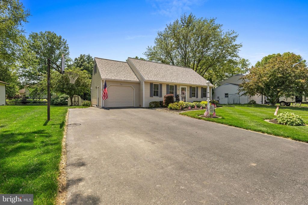 Photo of 925 Indian Springs Drive, LANCASTER, PA 17601 (MLS # PALA2087714)