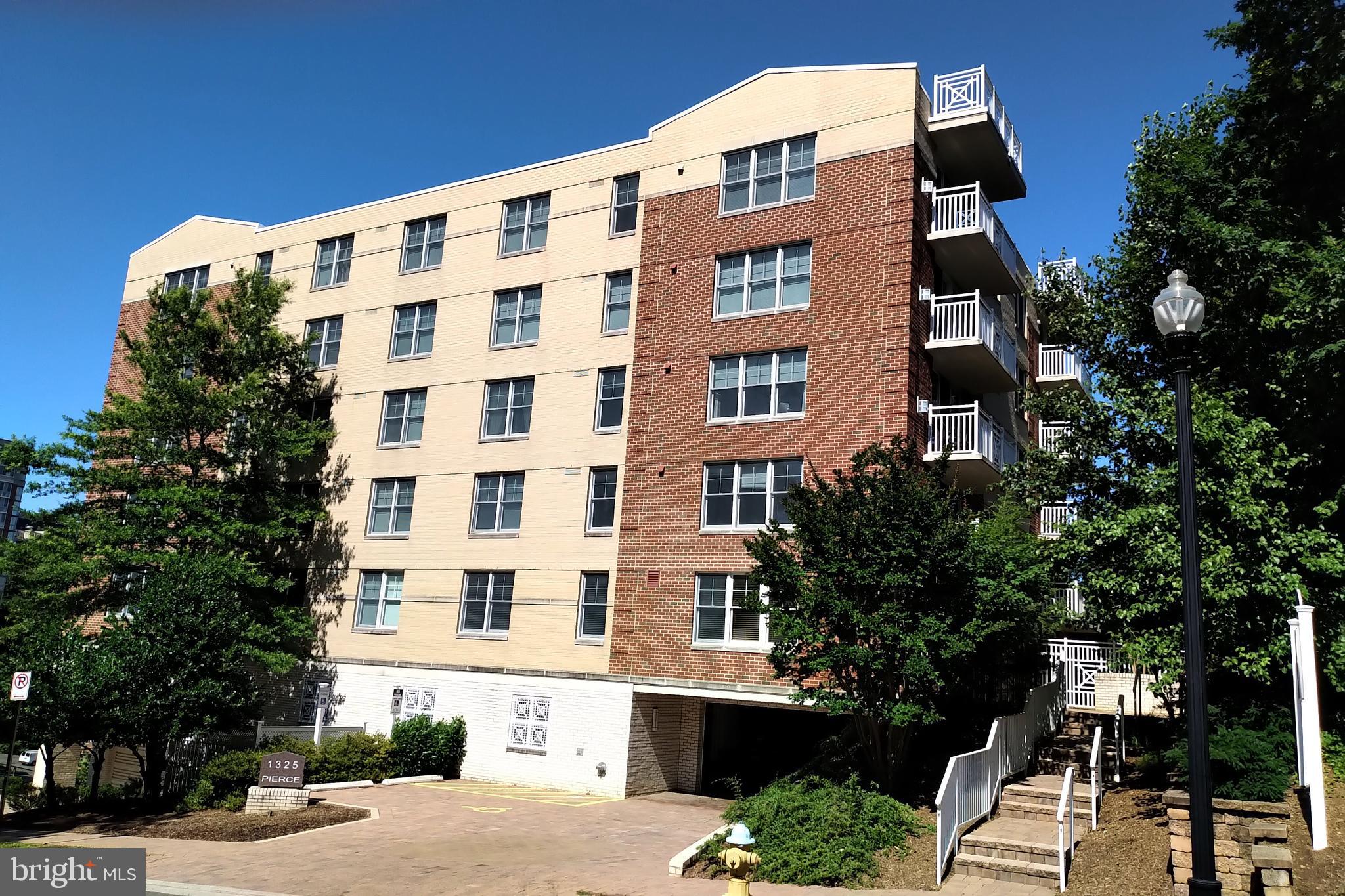 1325 N PIERCE STREET 304