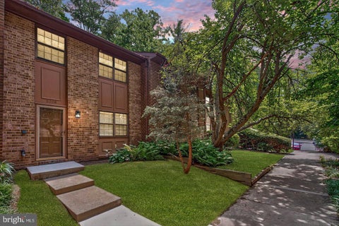 Photo of 2006 Headlands Circle, RESTON, VA 20191 (MLS # VAFX2346562)