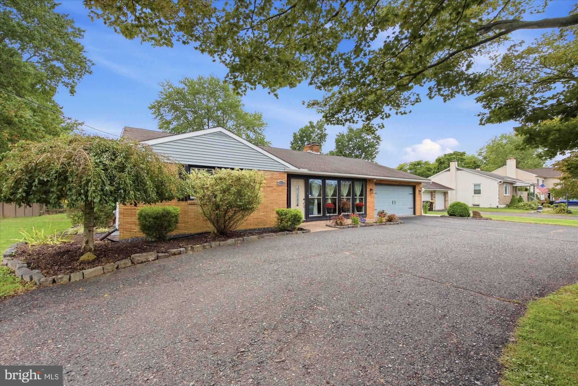 2515 HILLCREST ROAD
