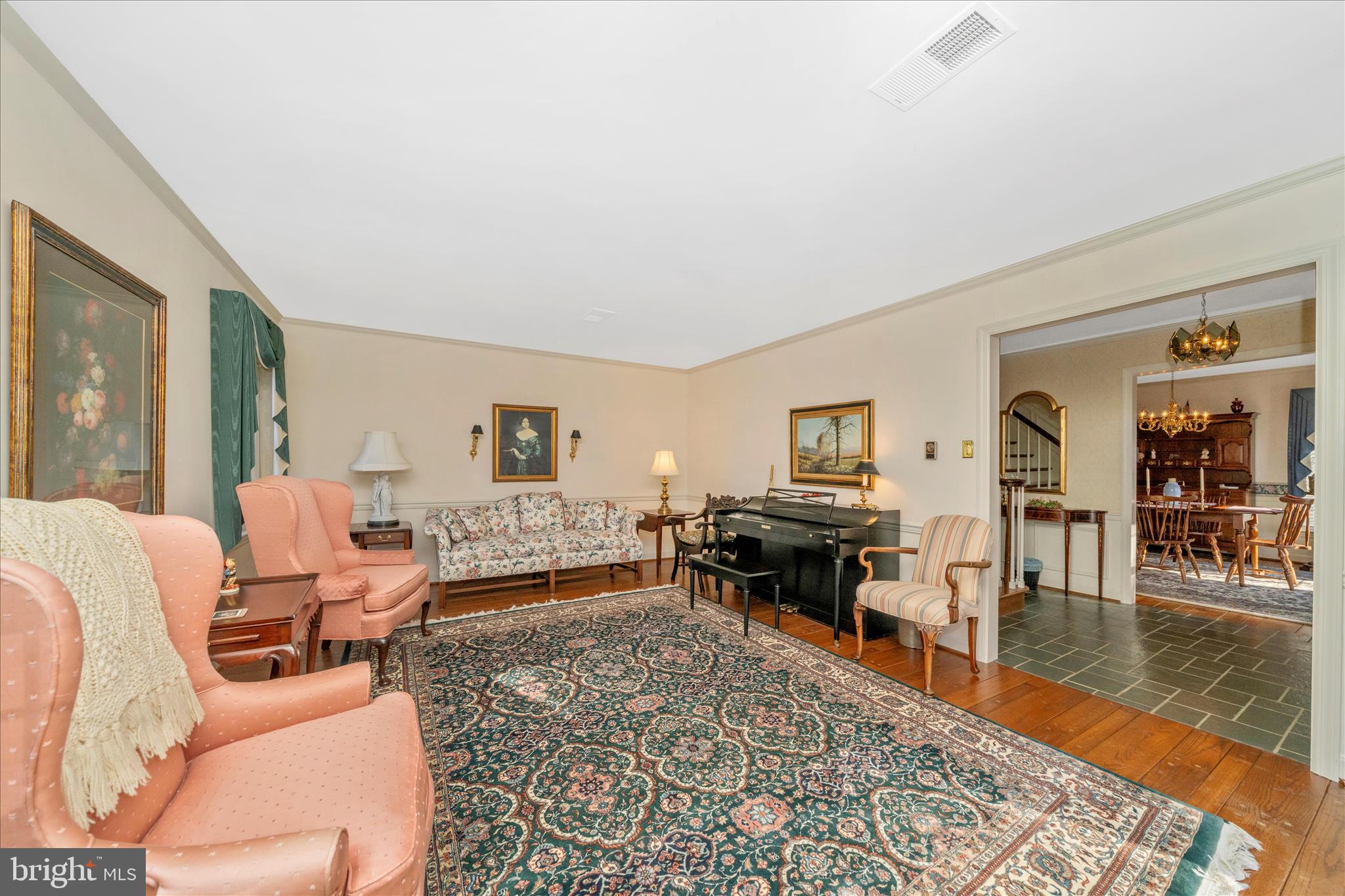 1900 MAPLEWOOD DRIVE