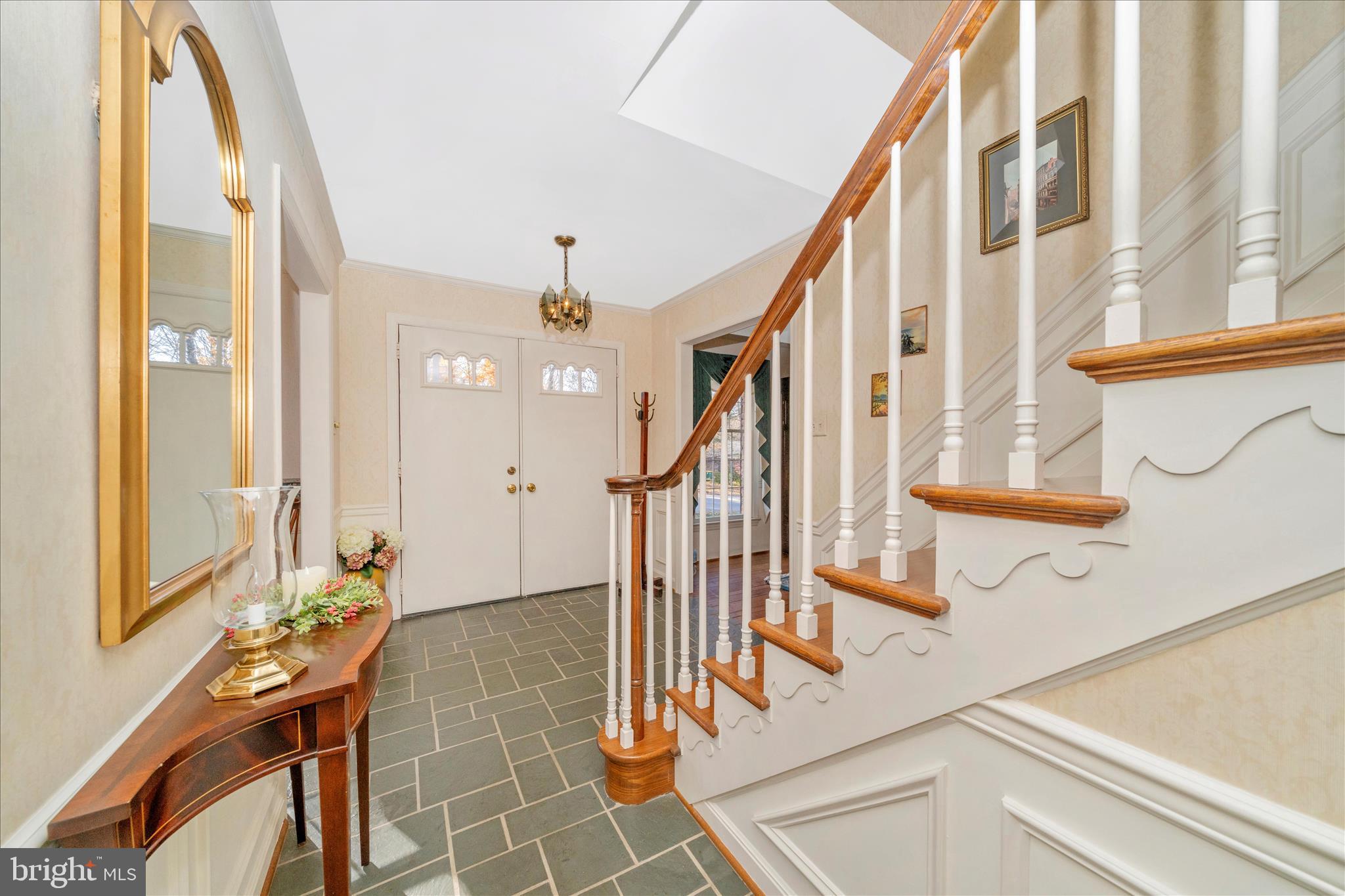 1900 MAPLEWOOD DRIVE