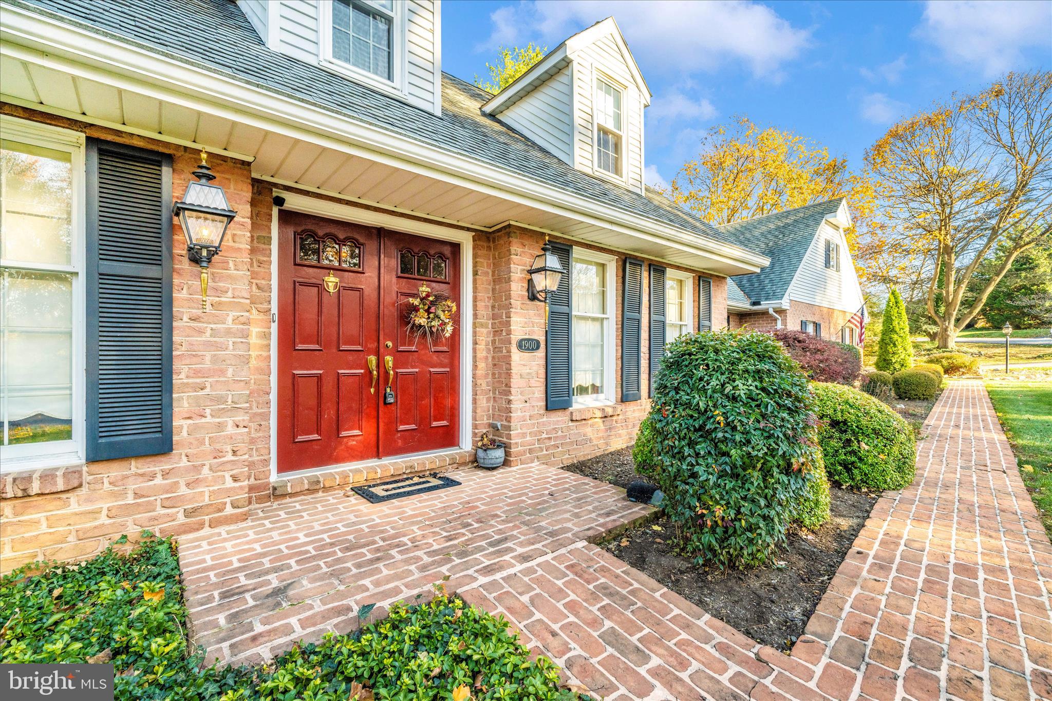 1900 MAPLEWOOD DRIVE