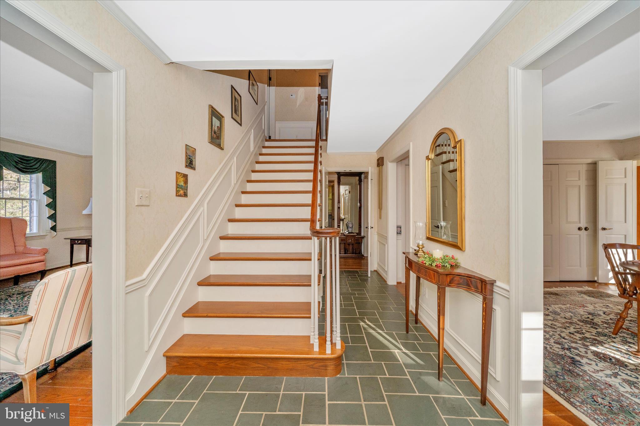 1900 MAPLEWOOD DRIVE