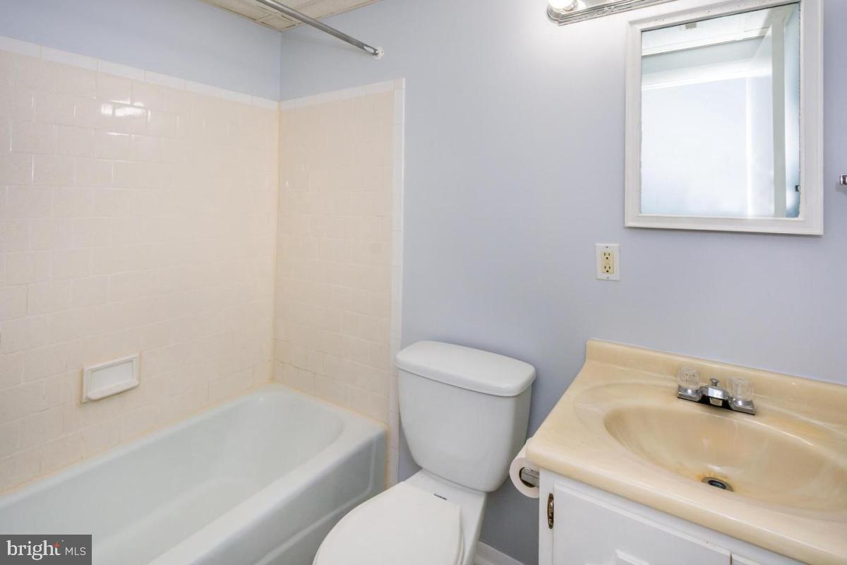 THE HUNTSMAN CONDOMINIUM - Residential Lease