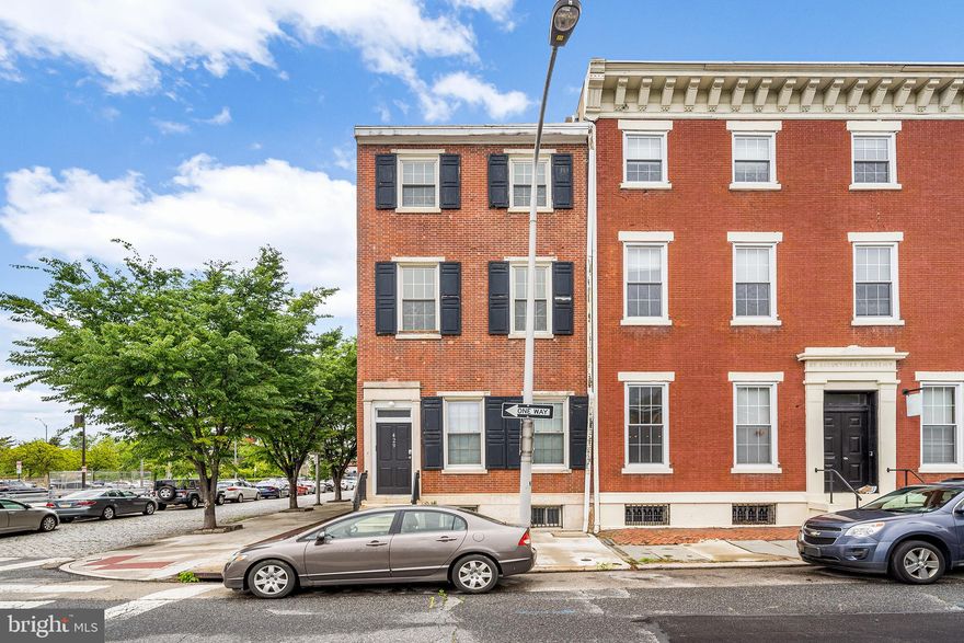 Spacious top floor unit in a beautiful brownstone on the corner of Vine St. The unit features a split-level layout. On the upper level is a very spacious living room adjacent to one bedroom and one full bath. Off to the side is another set of few stairs that leads to a private deck with CITY VIEWS! On the lower of the split level is the largest of the two bedrooms with it's own full bathroom. This level also features an updated kitchen and the washer/dryer. Attached garage parking is included in the rental price!! Schedule a tour today!!

Tenant pays for all utilities. First, last month, and security deposit due before move-in. Pets allowed for additional pet rent. $35/month for cats and $50/month for dogs.