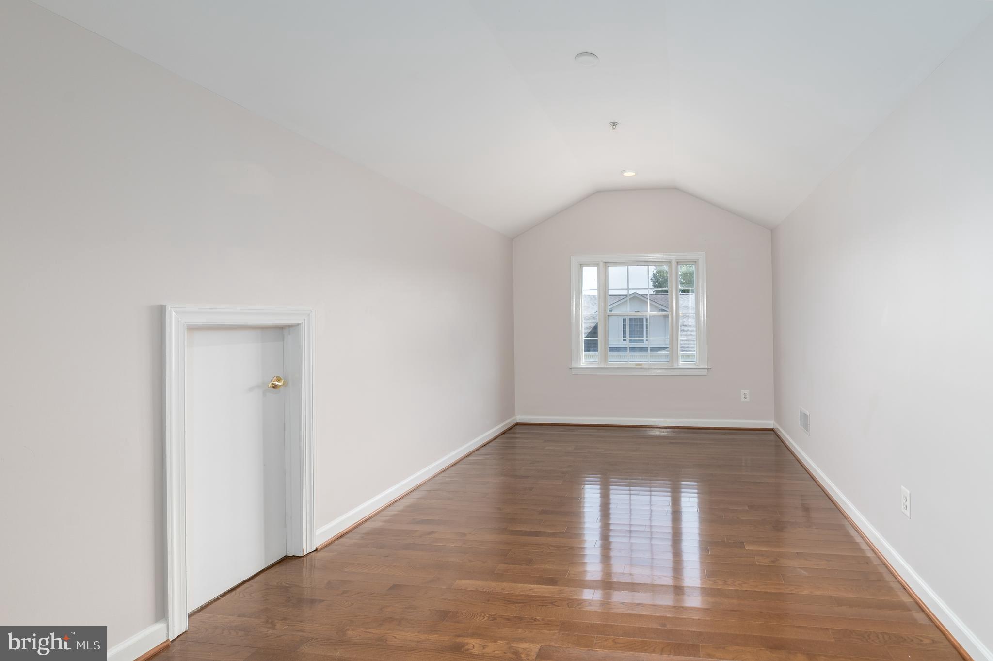 MCLEAN PLACE TOWNHOME - Residential Lease