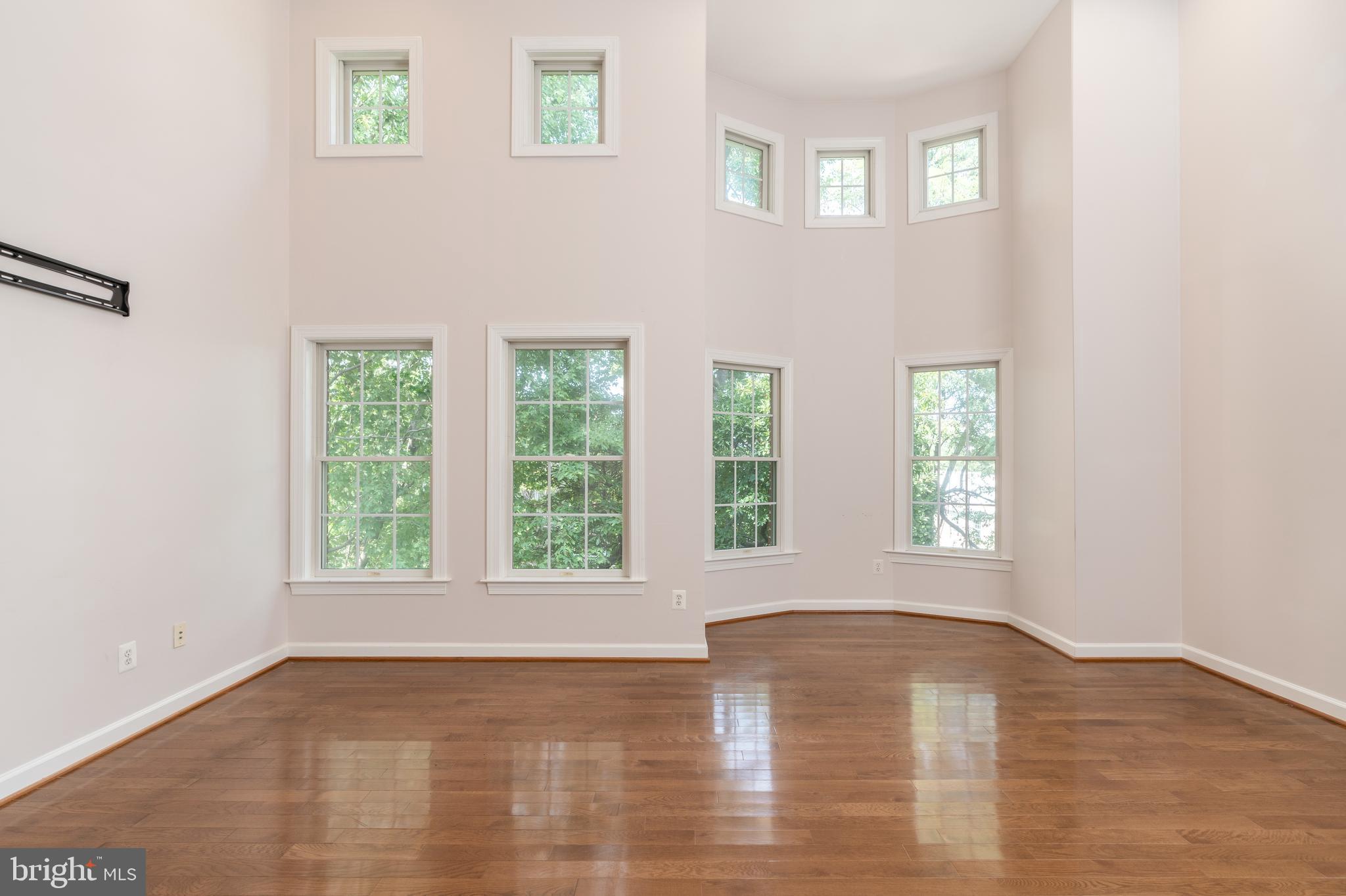 MCLEAN PLACE TOWNHOME - Residential Lease