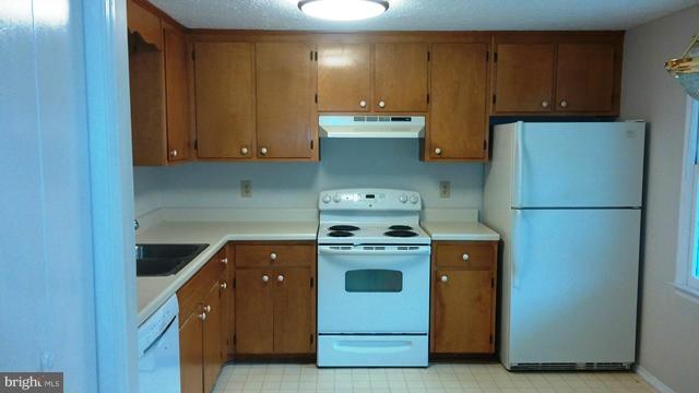 HUNTING QUARTERS - Residential Lease