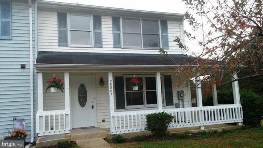 Nice end unit with 3 masters - 2 on 2nd floor and one on lower level. Large eat in kitchen and living room with sliding doors to back deck. Unit is good for room mates with 3 master units. Close to Naval Base and for shopping. Please make an appointment tody to see this property  TENANT IN PROCESS OF MOVING, PLEASE EXCUSE THE MESS