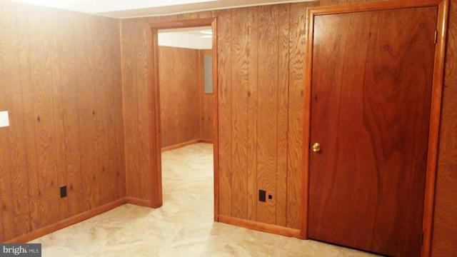 HUNTING QUARTERS - Residential Lease