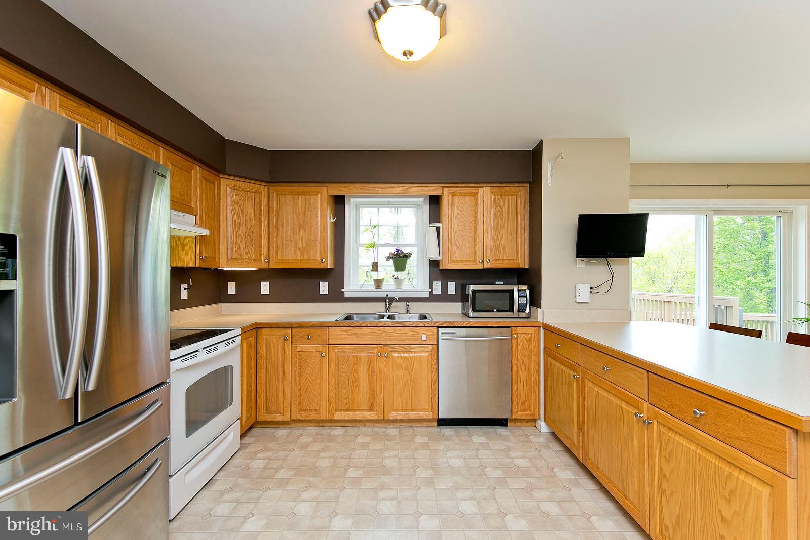 LAKE FRONT ROYAL - Residential