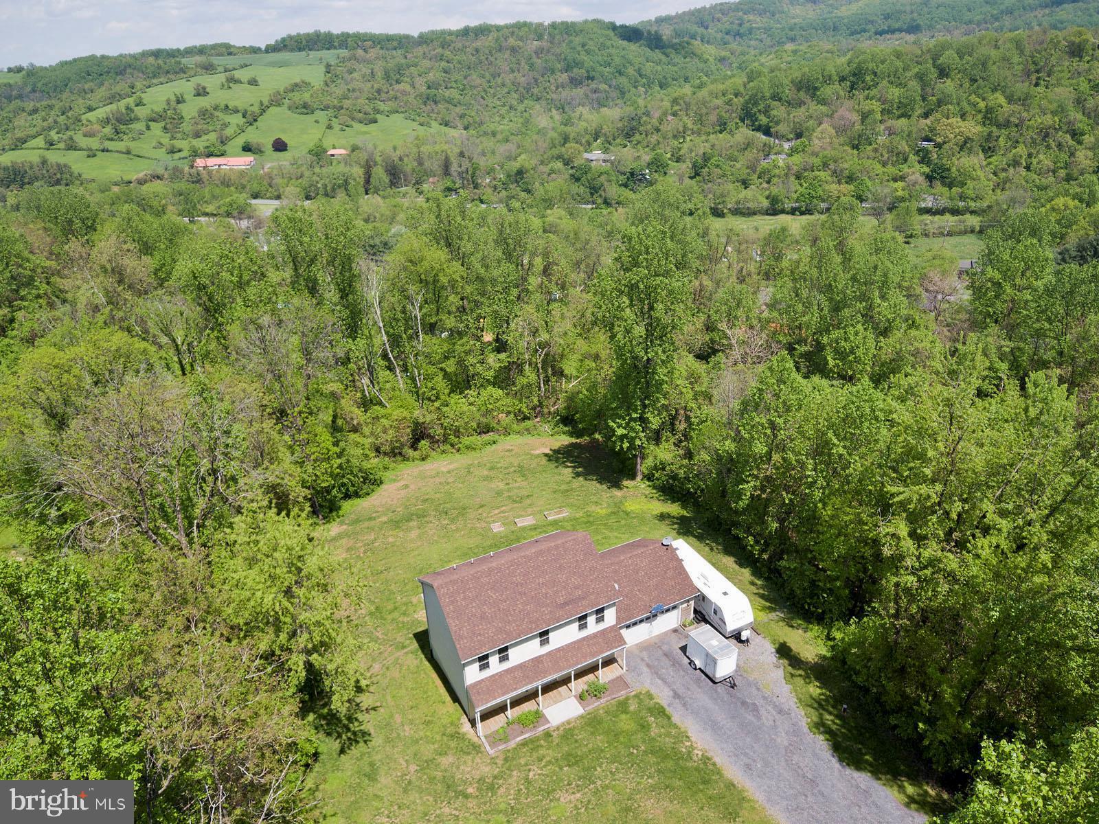 LAKE FRONT ROYAL - Residential
