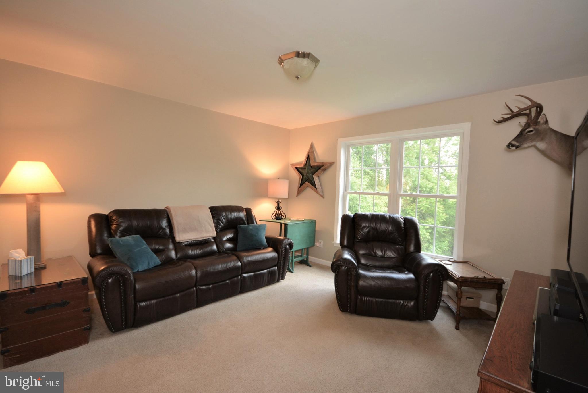 LAKE FRONT ROYAL - Residential