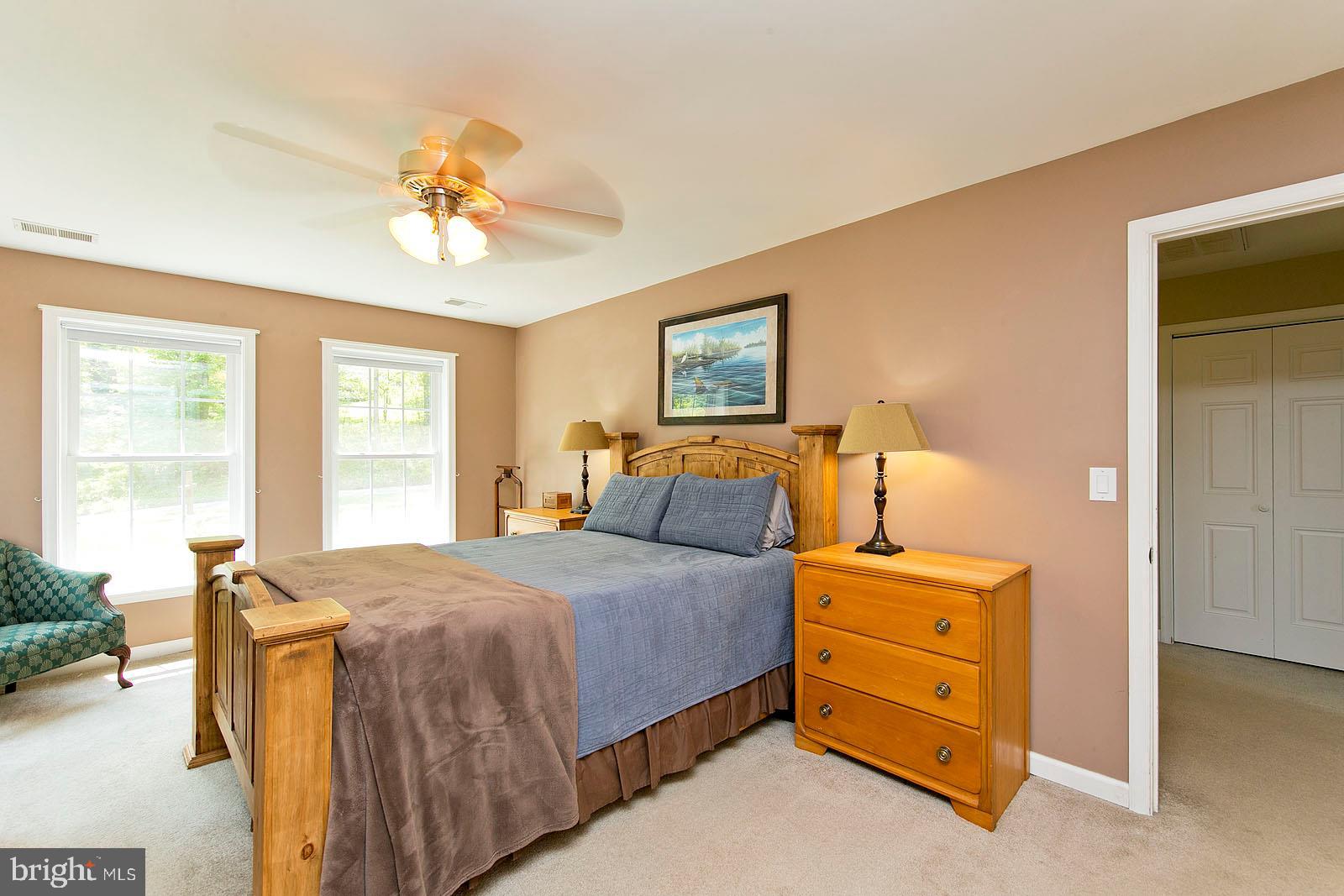 LAKE FRONT ROYAL - Residential