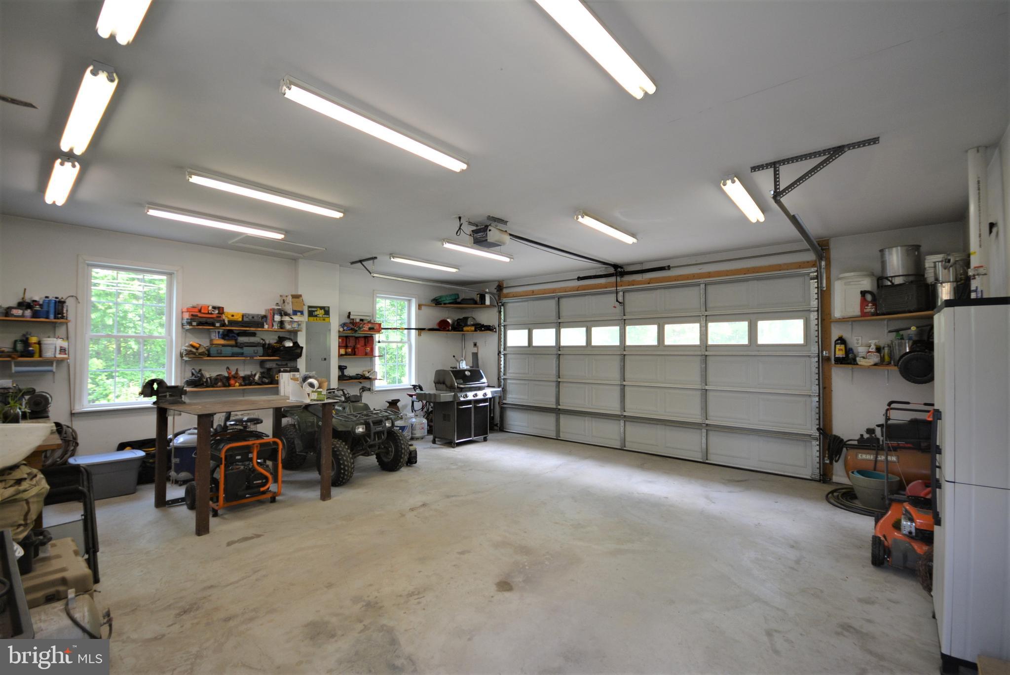 LAKE FRONT ROYAL - Residential