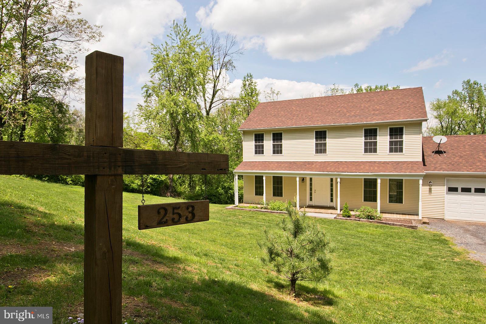 LAKE FRONT ROYAL - Residential