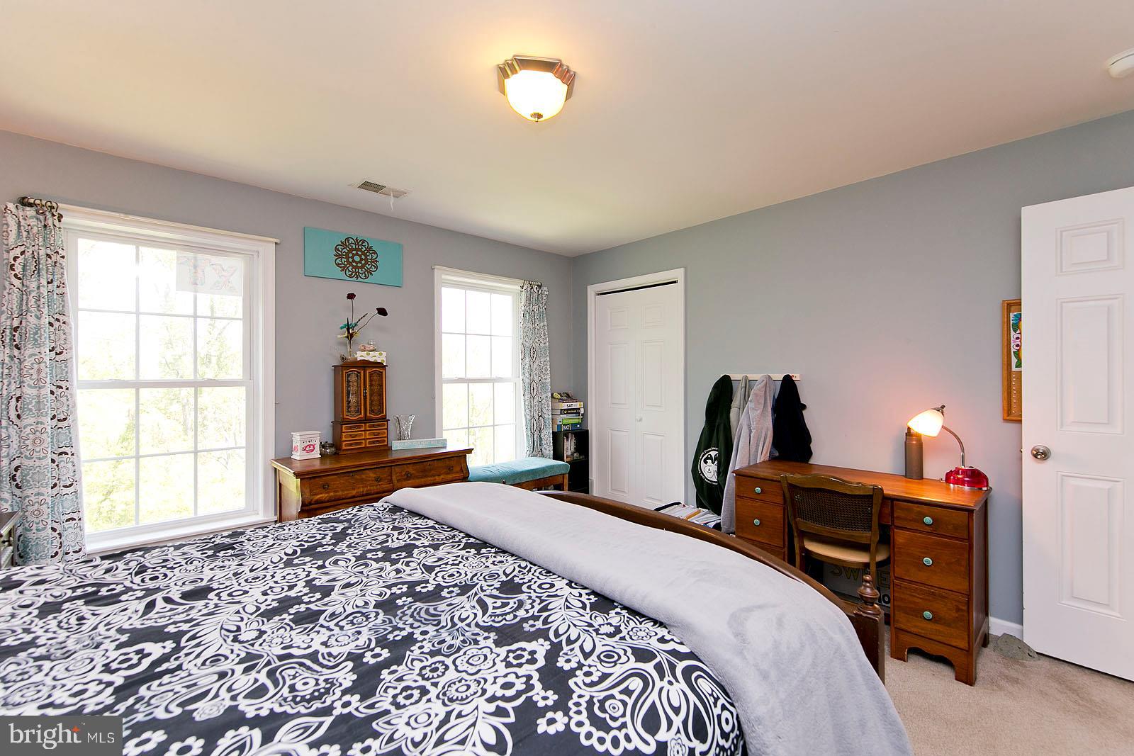 LAKE FRONT ROYAL - Residential