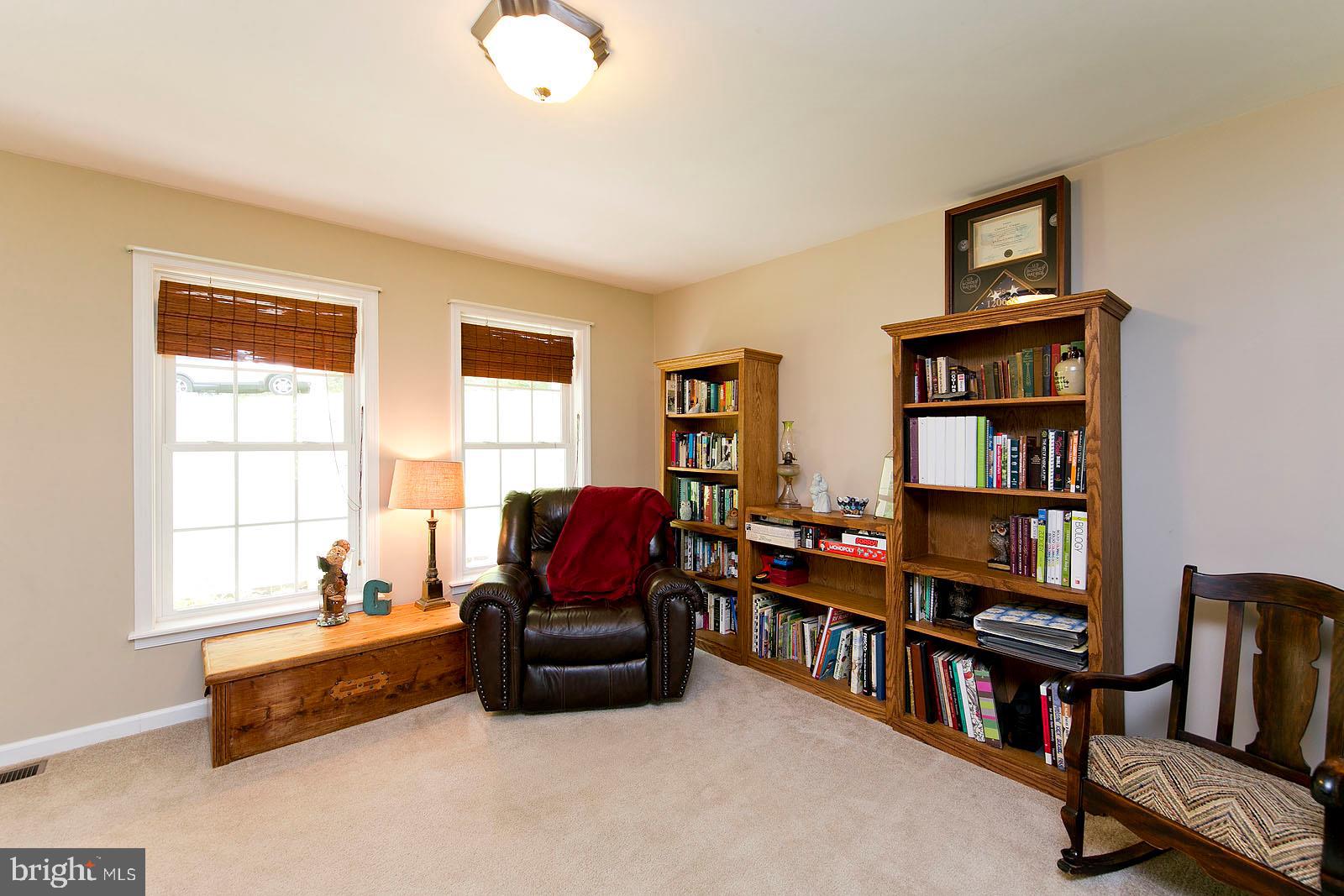 LAKE FRONT ROYAL - Residential