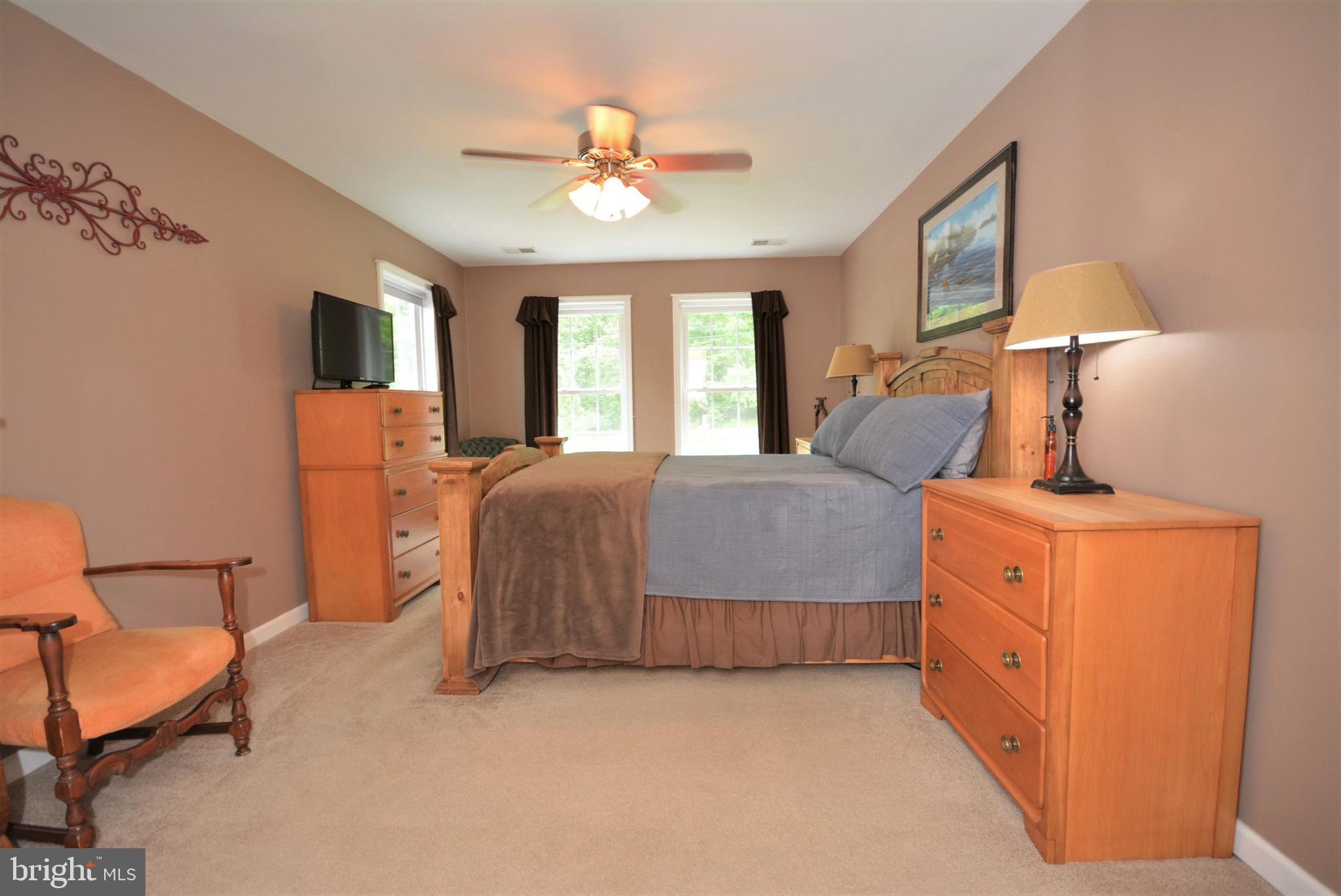 LAKE FRONT ROYAL - Residential