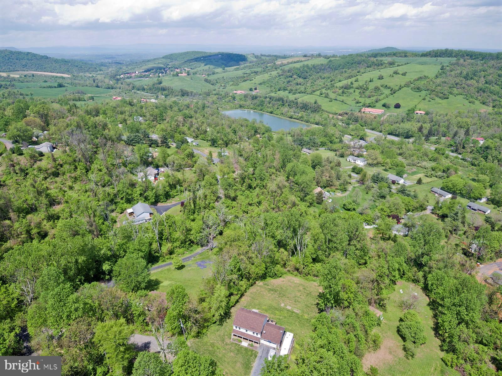 LAKE FRONT ROYAL - Residential