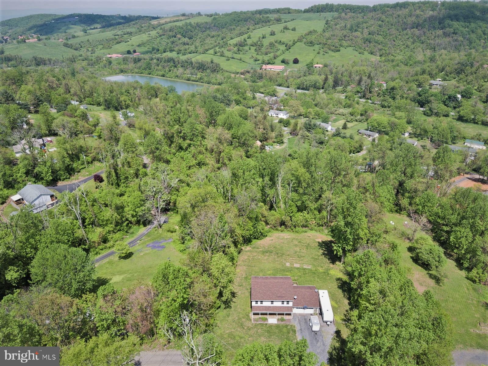 LAKE FRONT ROYAL - Residential