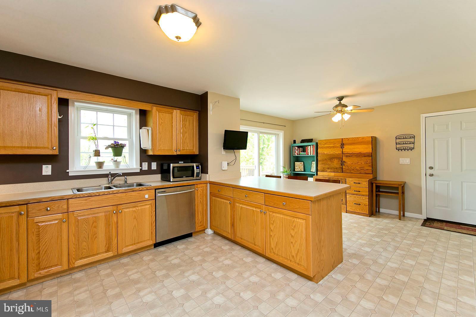 LAKE FRONT ROYAL - Residential