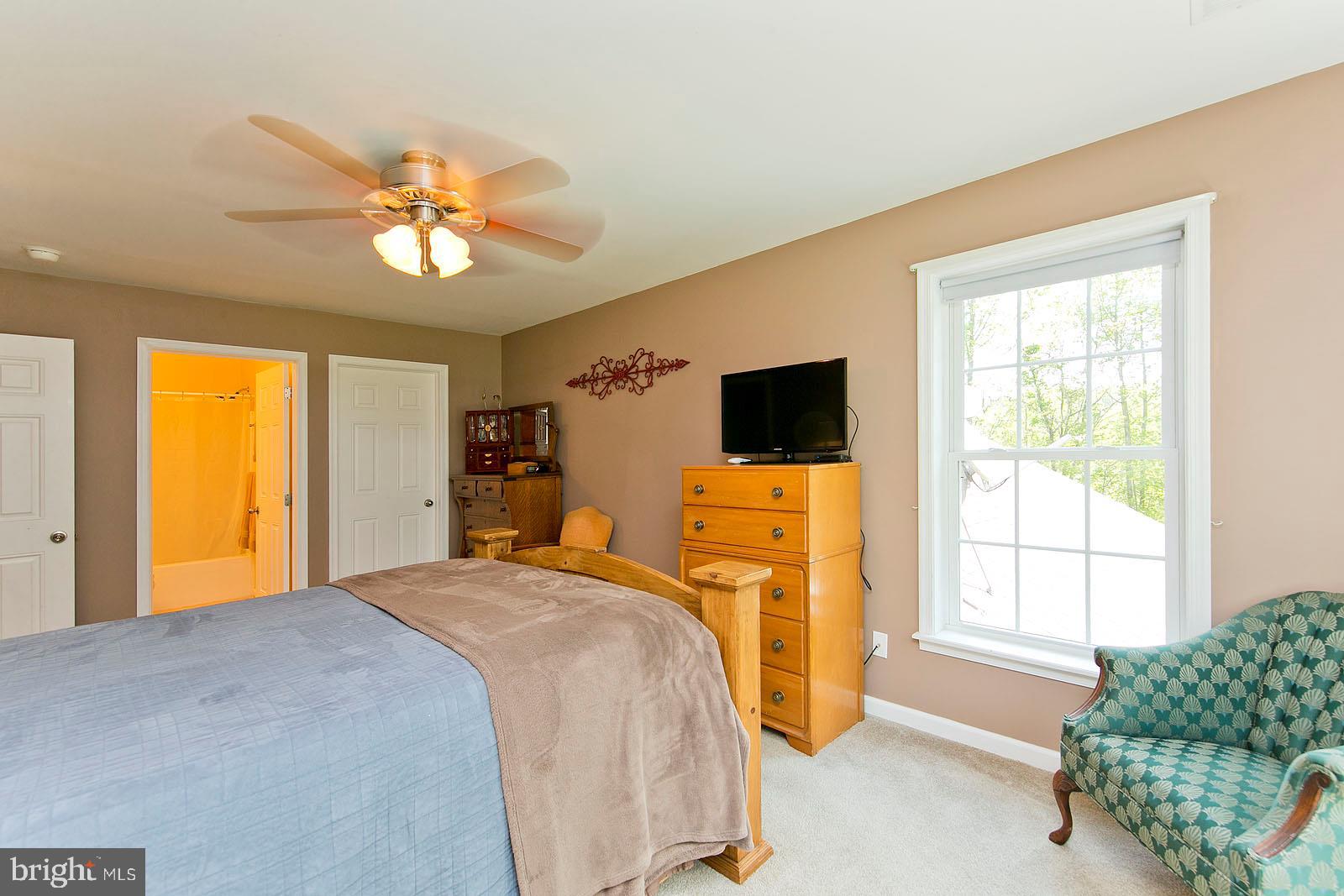 LAKE FRONT ROYAL - Residential