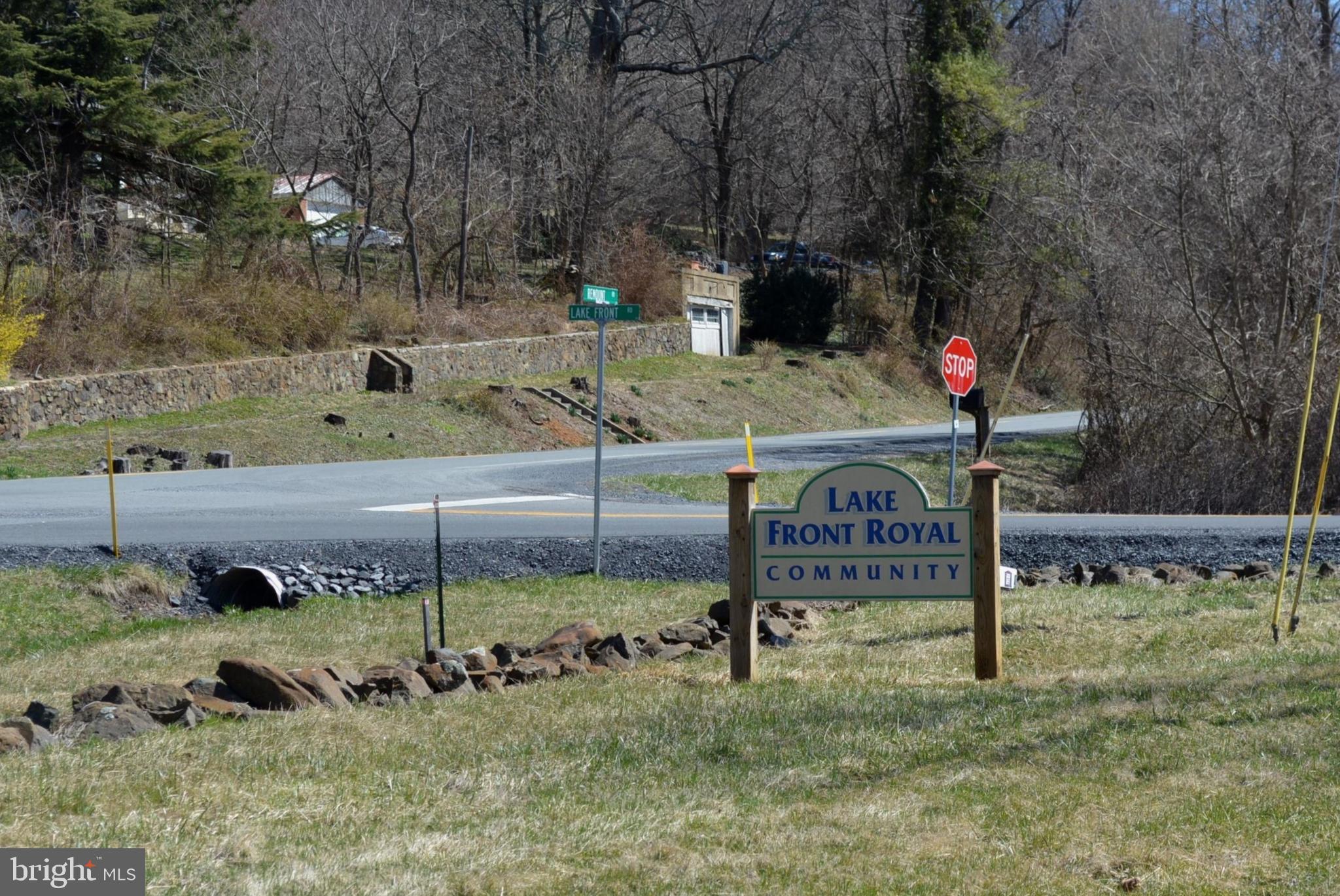 LAKE FRONT ROYAL - Residential