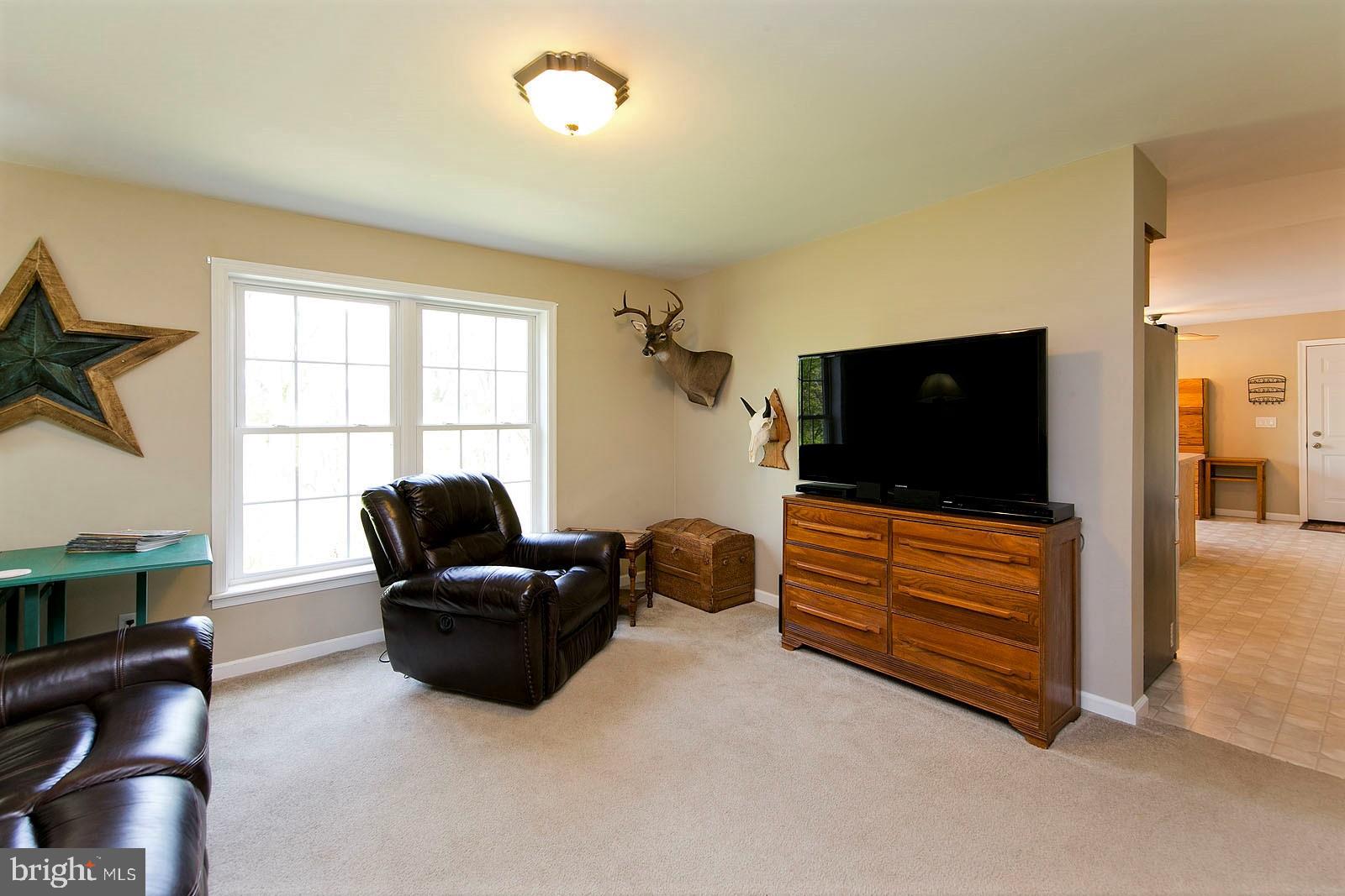 LAKE FRONT ROYAL - Residential