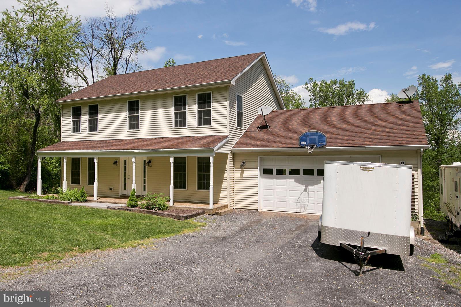 LAKE FRONT ROYAL - Residential