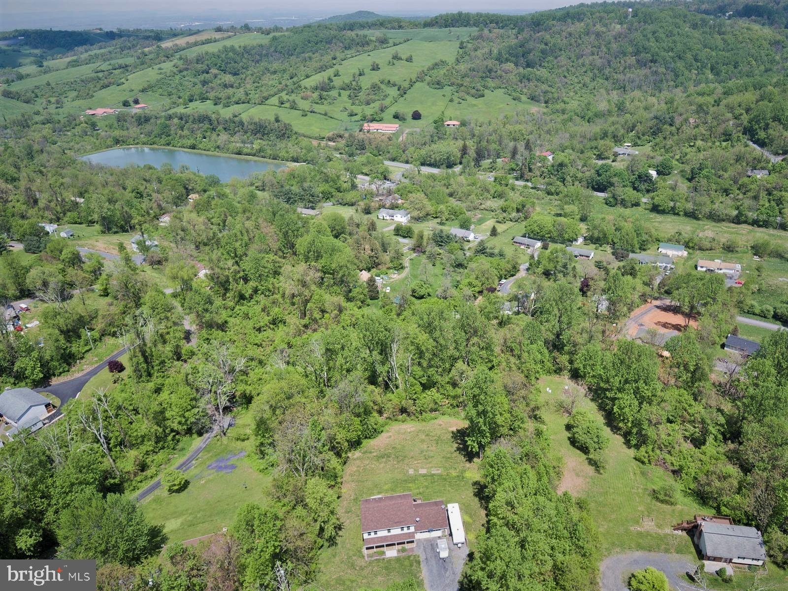 LAKE FRONT ROYAL - Residential