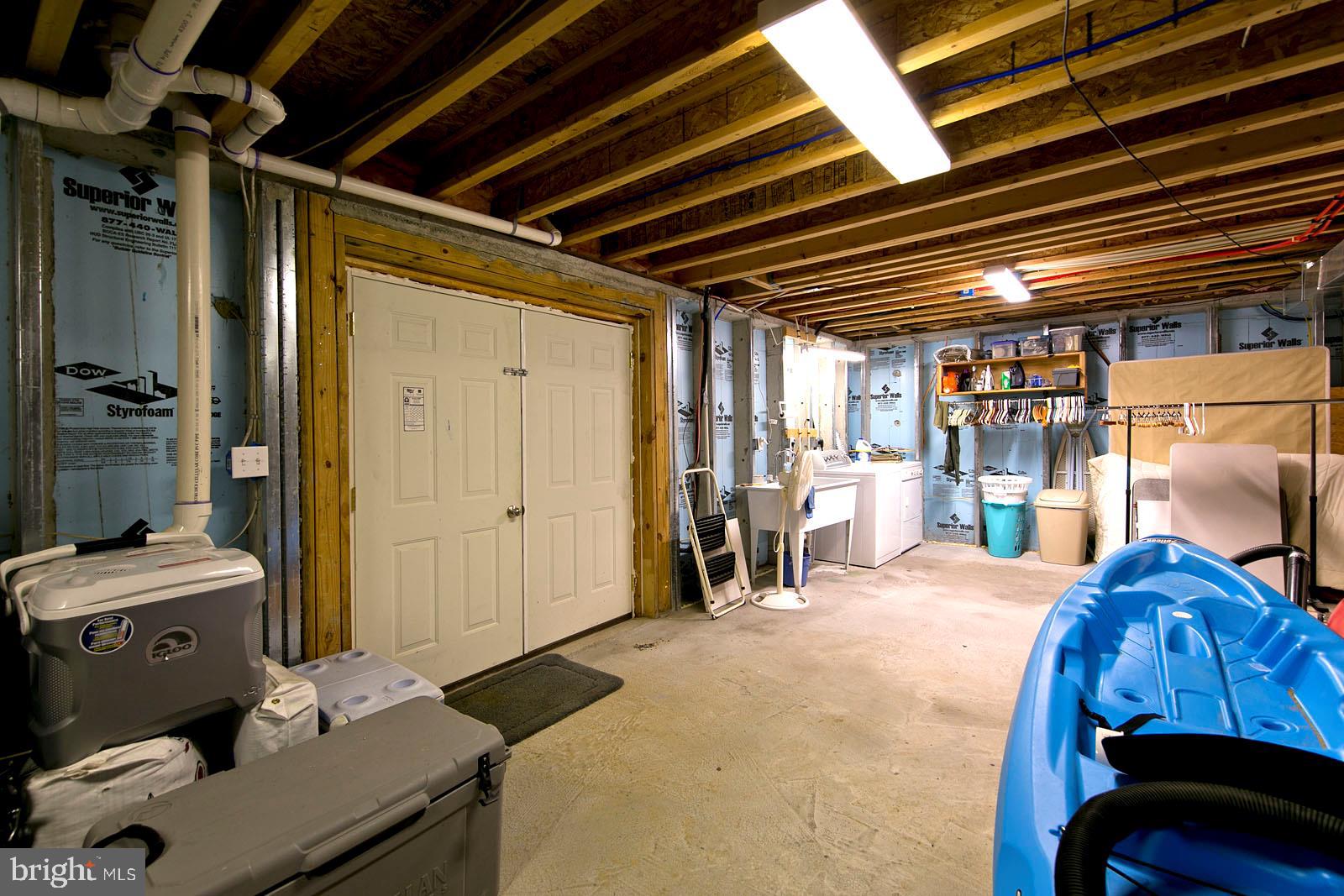 LAKE FRONT ROYAL - Residential