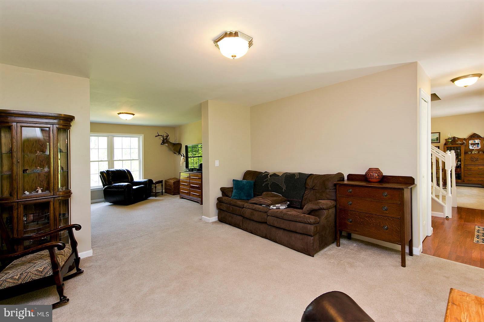 LAKE FRONT ROYAL - Residential