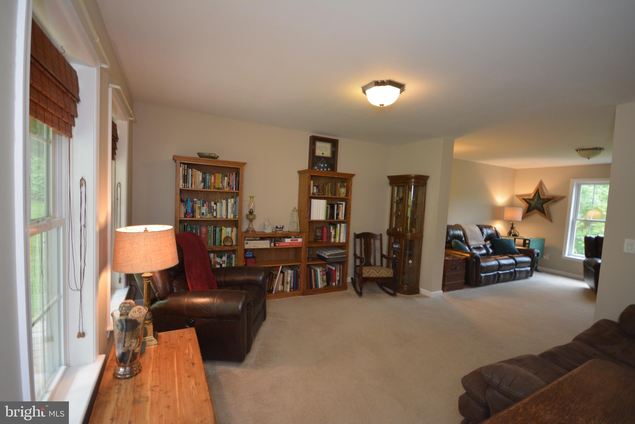 LAKE FRONT ROYAL - Residential