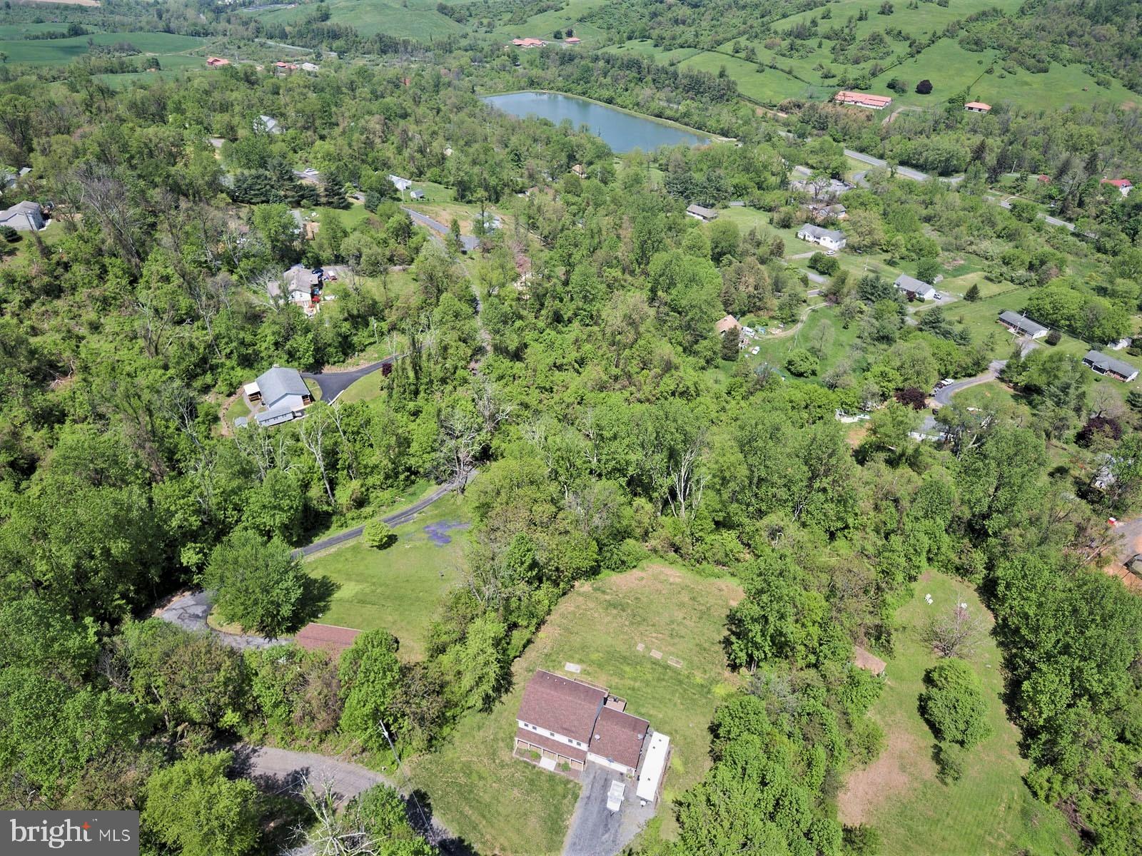 LAKE FRONT ROYAL - Residential