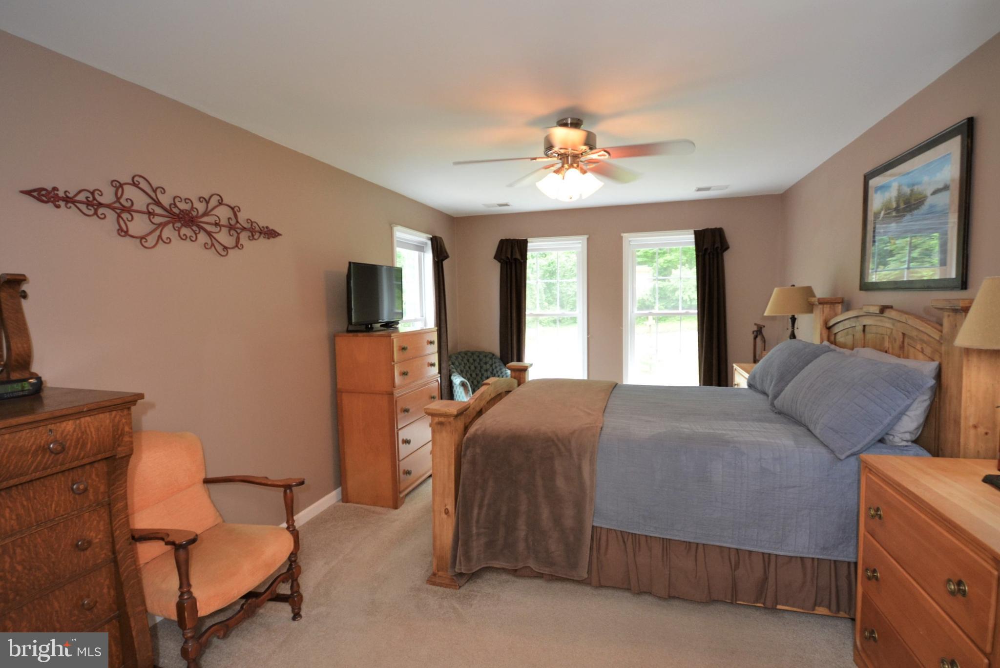 LAKE FRONT ROYAL - Residential