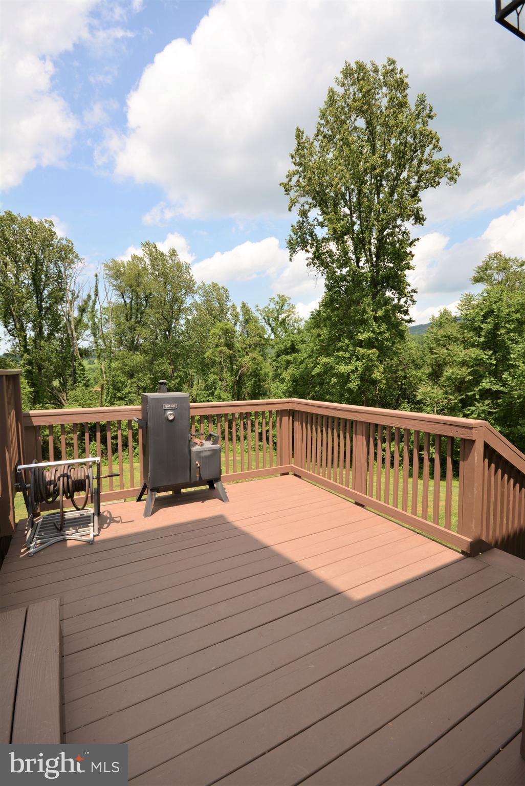 LAKE FRONT ROYAL - Residential