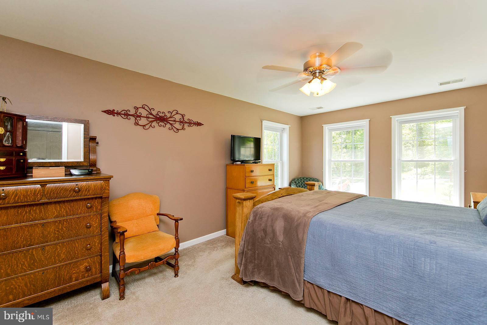 LAKE FRONT ROYAL - Residential