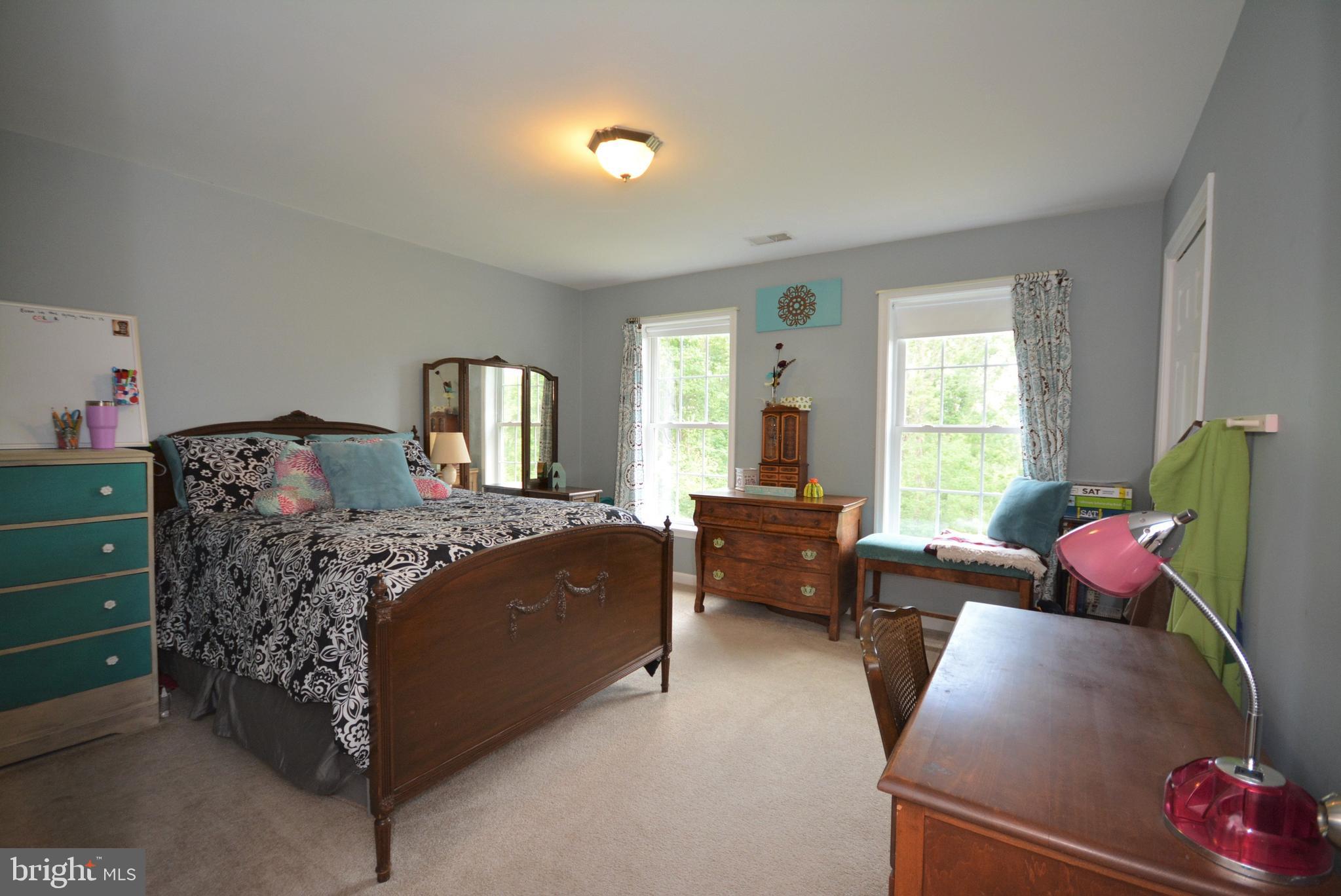 LAKE FRONT ROYAL - Residential