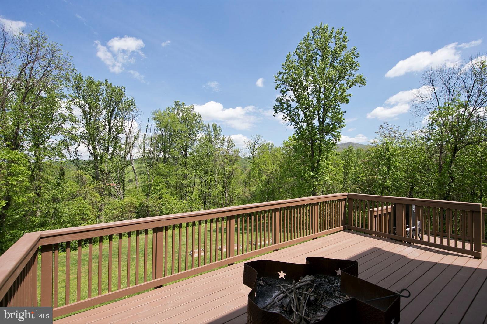 LAKE FRONT ROYAL - Residential