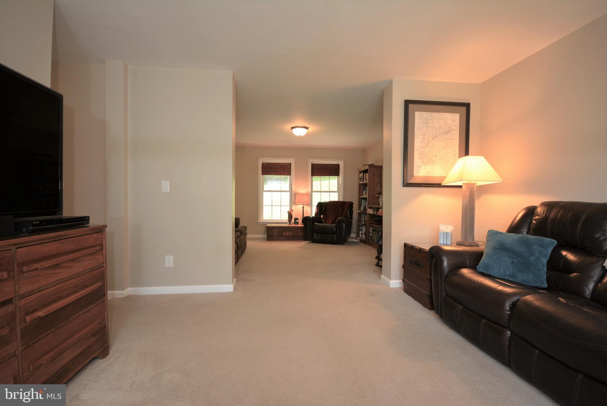 LAKE FRONT ROYAL - Residential