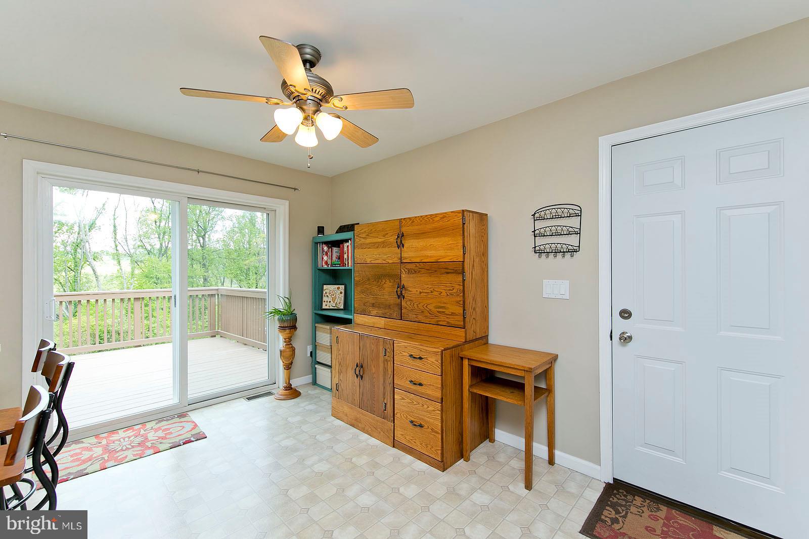 LAKE FRONT ROYAL - Residential