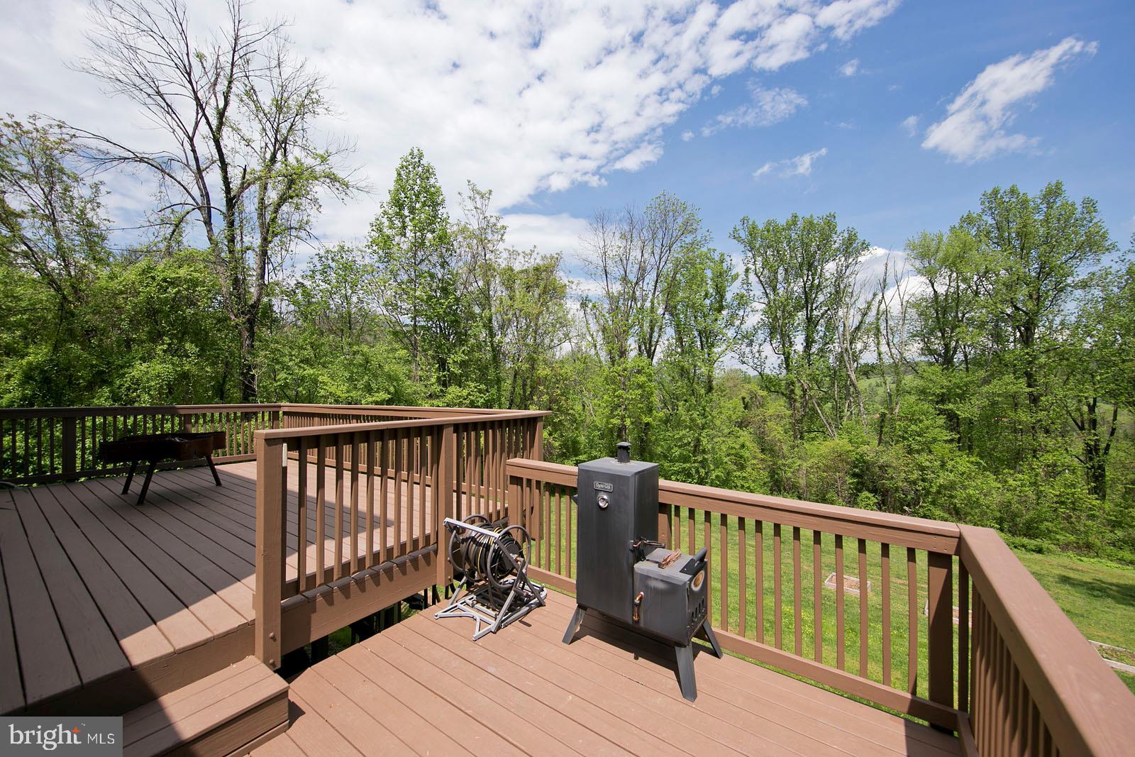 LAKE FRONT ROYAL - Residential