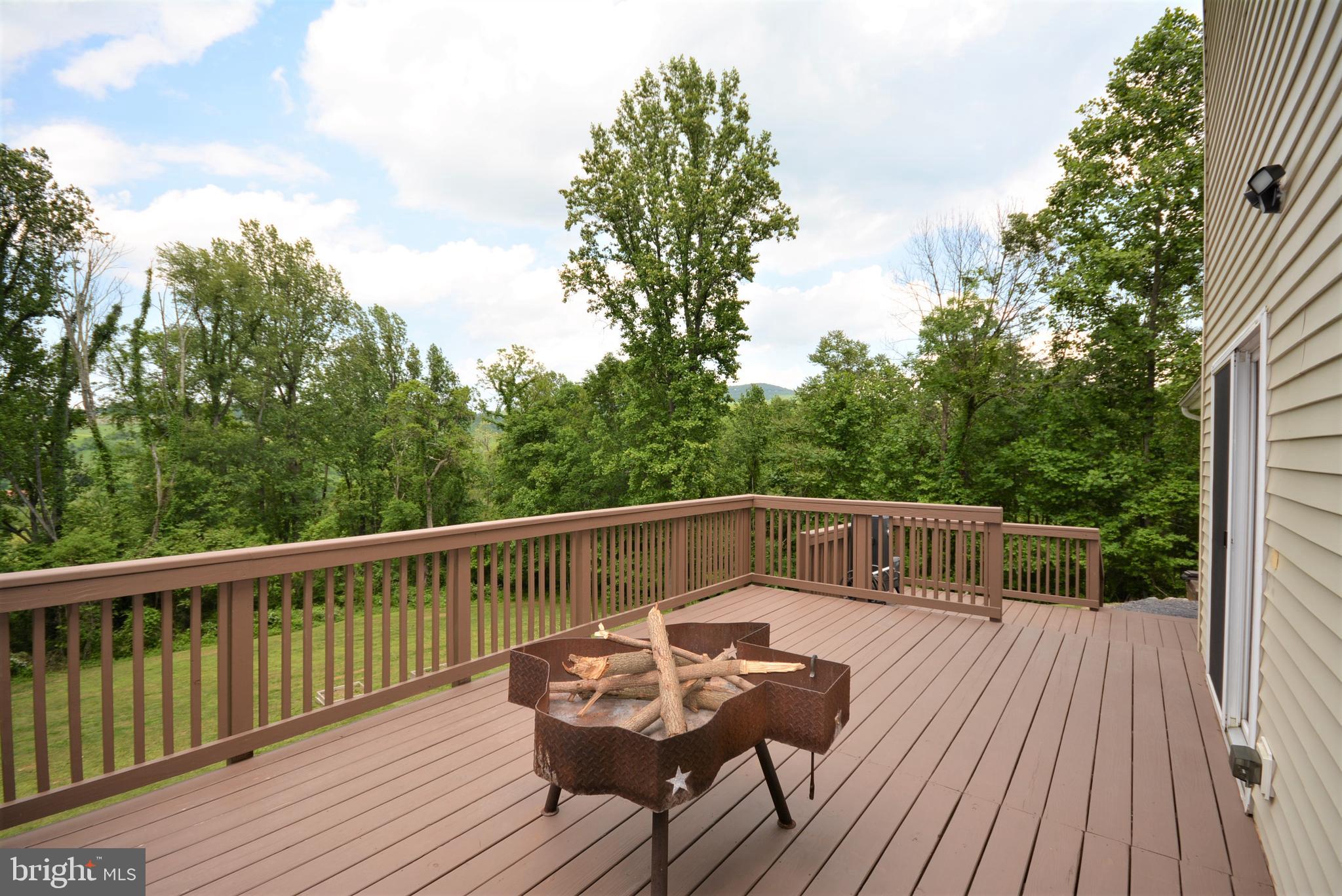 LAKE FRONT ROYAL - Residential