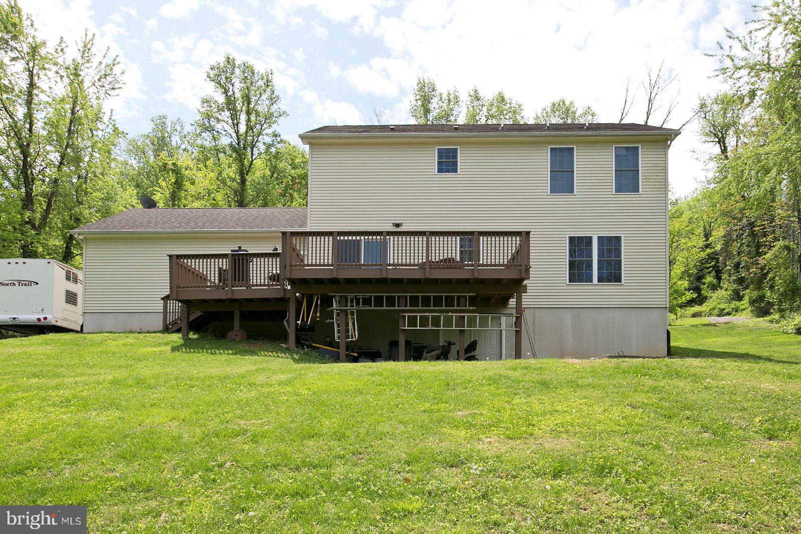 LAKE FRONT ROYAL - Residential