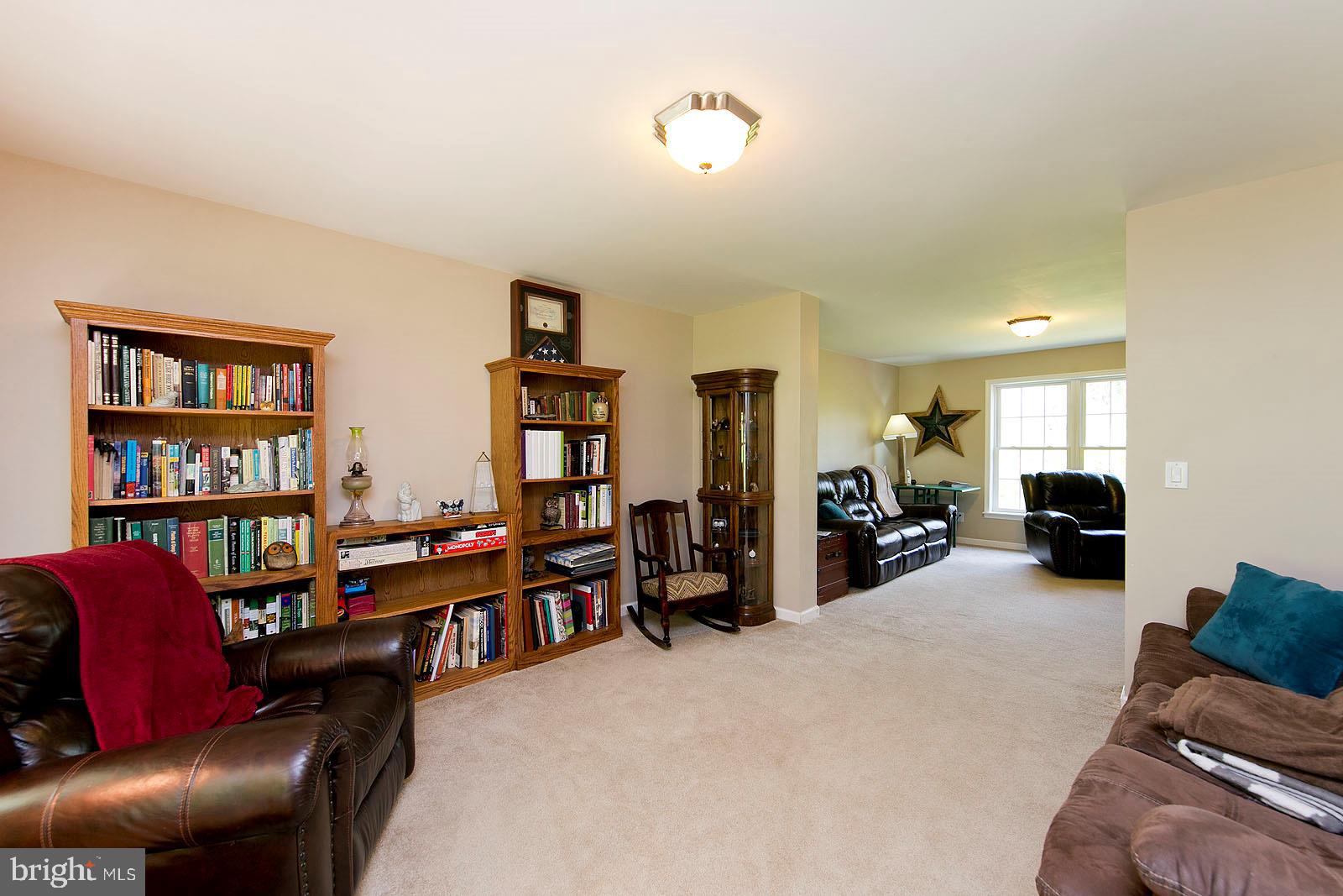 LAKE FRONT ROYAL - Residential